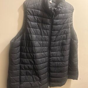 NWOT- Women’s Plus Size Old Navy Black Quilted Puffer Vest. Size 4x
